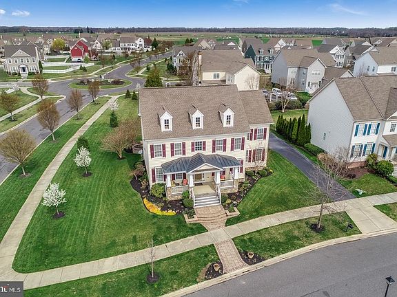 3rd image of 302 Ellenwood Dr