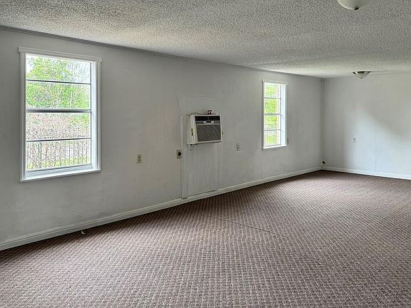 5th image of 3811 Buchanan Loop Rd