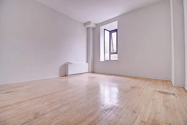 Rented by Urbane Brokerage | media 21