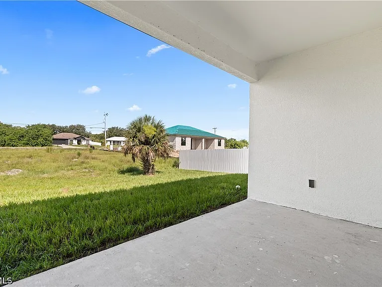 430 Petite Ave — Photo 26