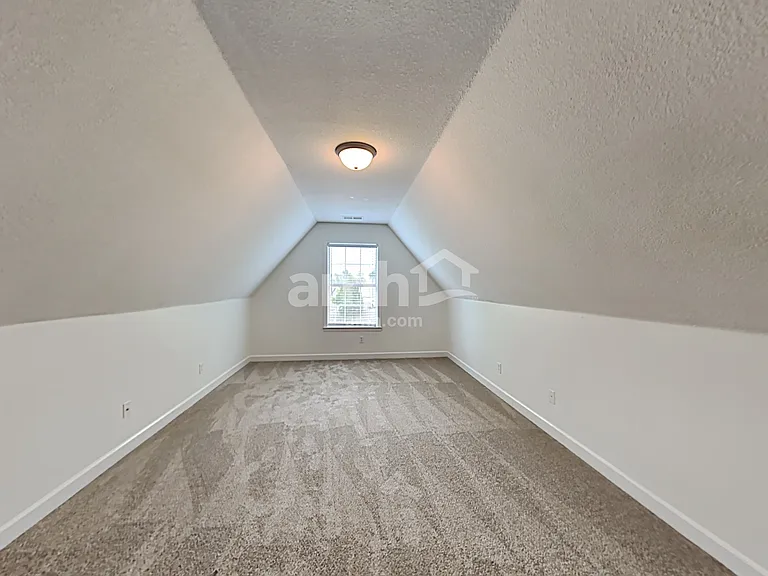 410 Vaiden Dr N — Photo 10
