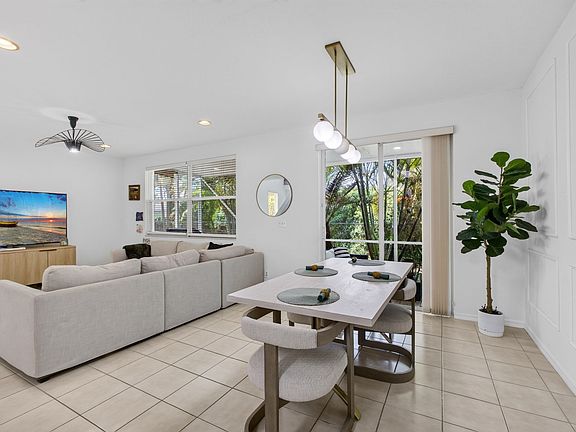 5th image of 9181 Villa Palma Ln