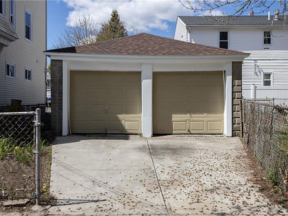 5th image of 79 Priscilla Ave