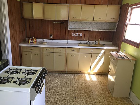 3rd image of 4654-4656 Noble St