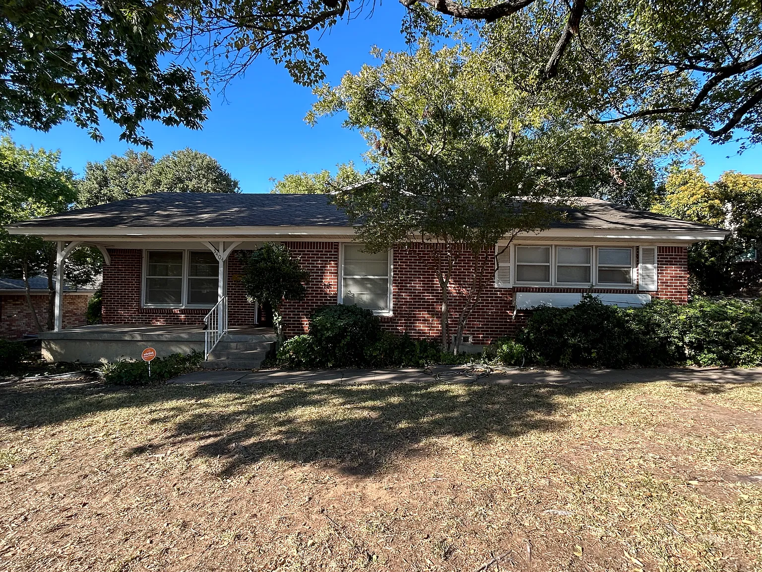 4 bed, 2.5 bath, 2476 sqft, $2,600 — Photo 1
