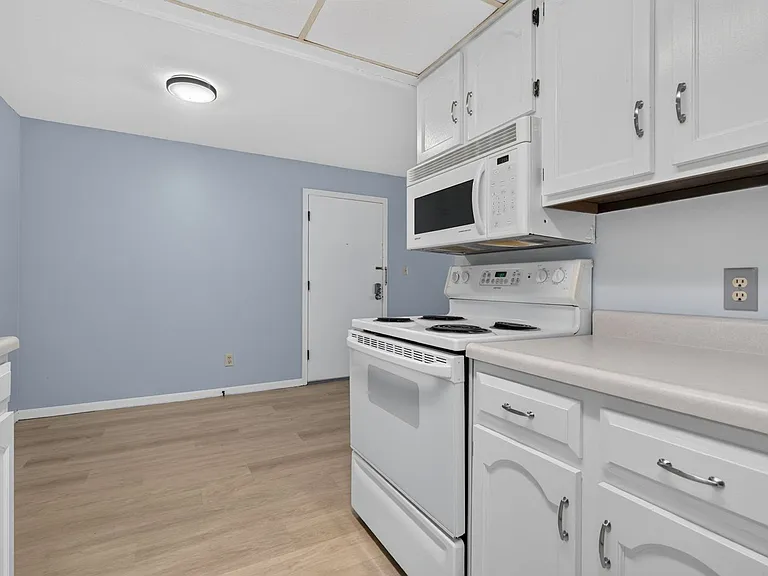 Kellogg Place Apartments — Photo 17