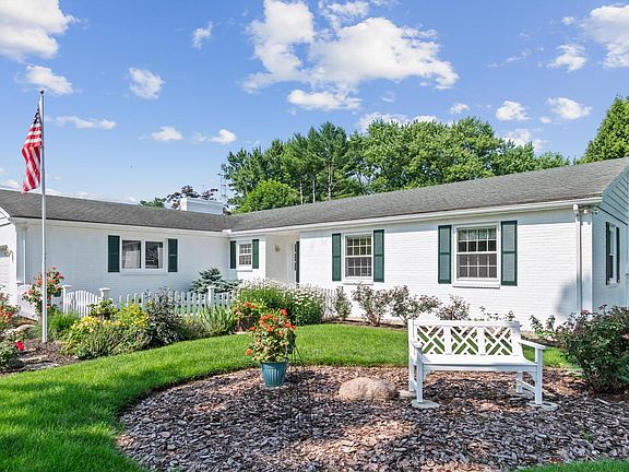 4th image of 1025 Yorkshire Dr