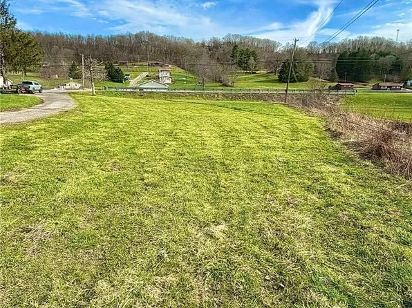 Veterans Blvd, Chester, WV 26034