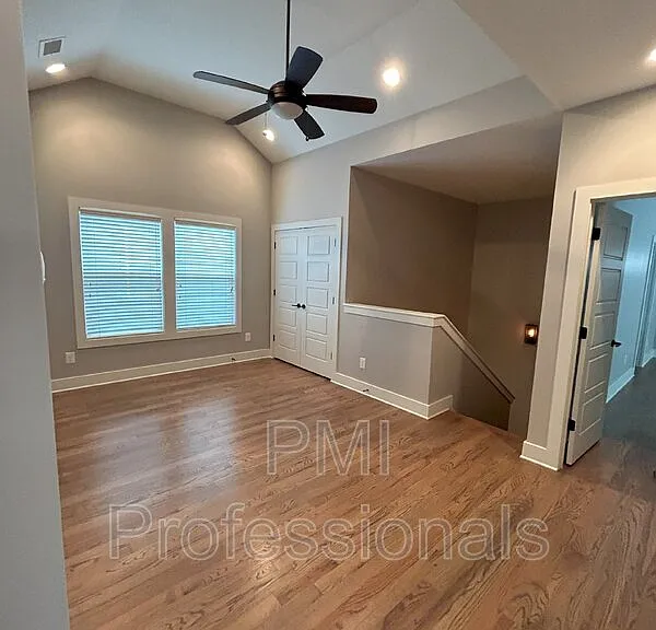 111 Creighton Ave #B — Photo 13