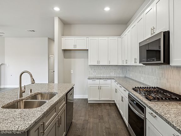 3rd image of 3110 Rolling Hills Ln