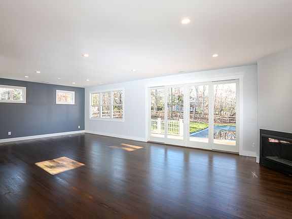 4th image of 210 Norfolk Dr
