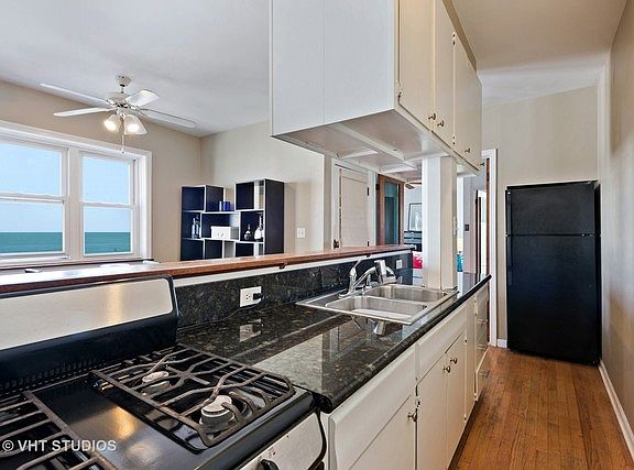 4th image of 1212 W Jarvis Ave APT 3E