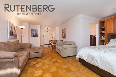 Rented by R New York