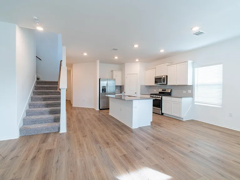 10705 Steinbeck Dr — Photo 3