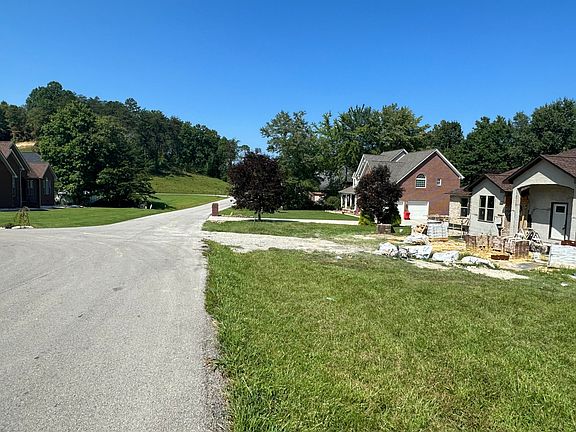 4th image of 226 Deerfoot Dr