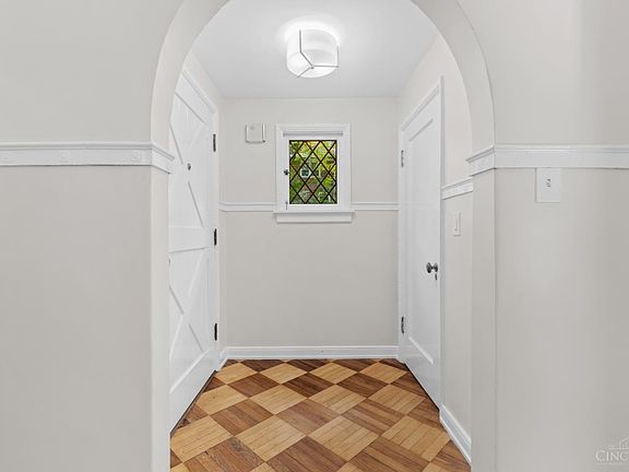 2nd image of 3613 Victoria Ln