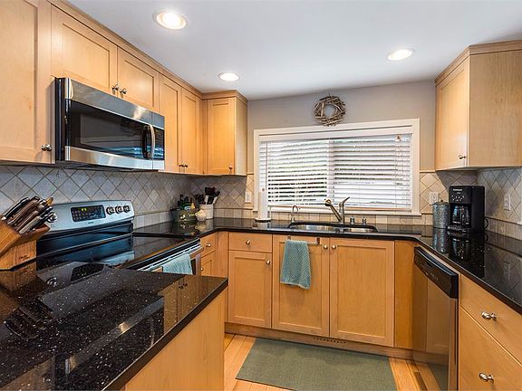 3rd image of 9401 N Harborview Dr