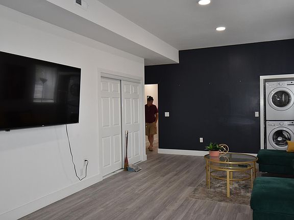 5th image of 2842 W Girard Ave #2F