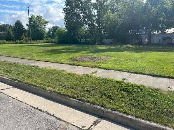 630 Pleasant St, Willard, OH 44890