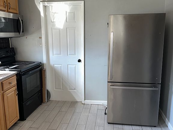 5th image of 311 Old 10th St