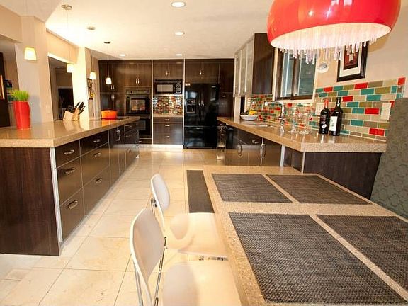 Kitchen & Breakfast table