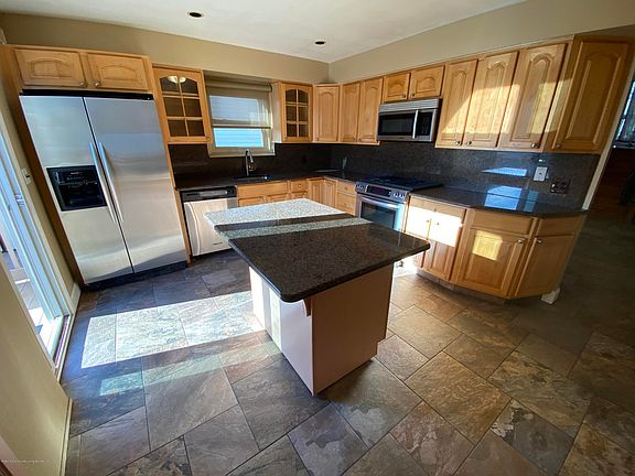 5th image of 118 Braisted Ave