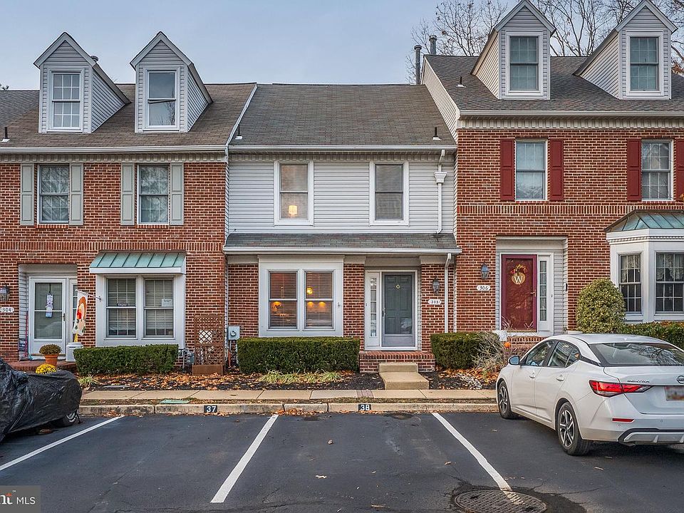 1st image of 305 Williamsburg Ct