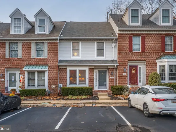 305 Williamsburg Ct, Marlton, NJ 08053