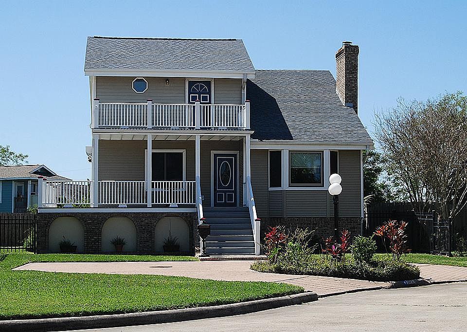 2nd image of 2015 Heards Lane Cir