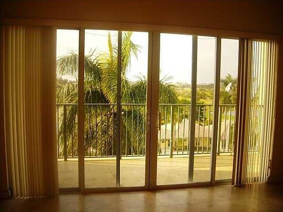 4th image of 1610 Presidential Way APT 507