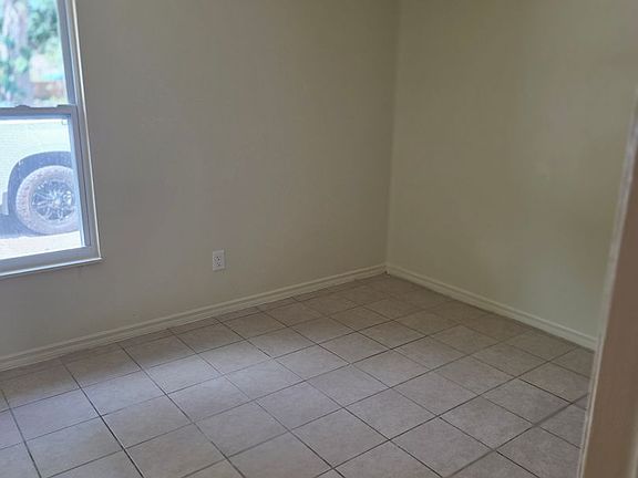 5th image of 718 26th Ave E
