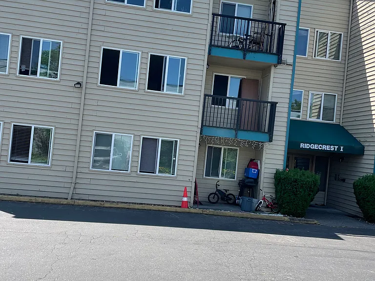 Ridgecrest Apartments — Photo 7