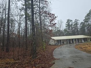 275 Glen Oaks Ln, Talladega, AL 35160