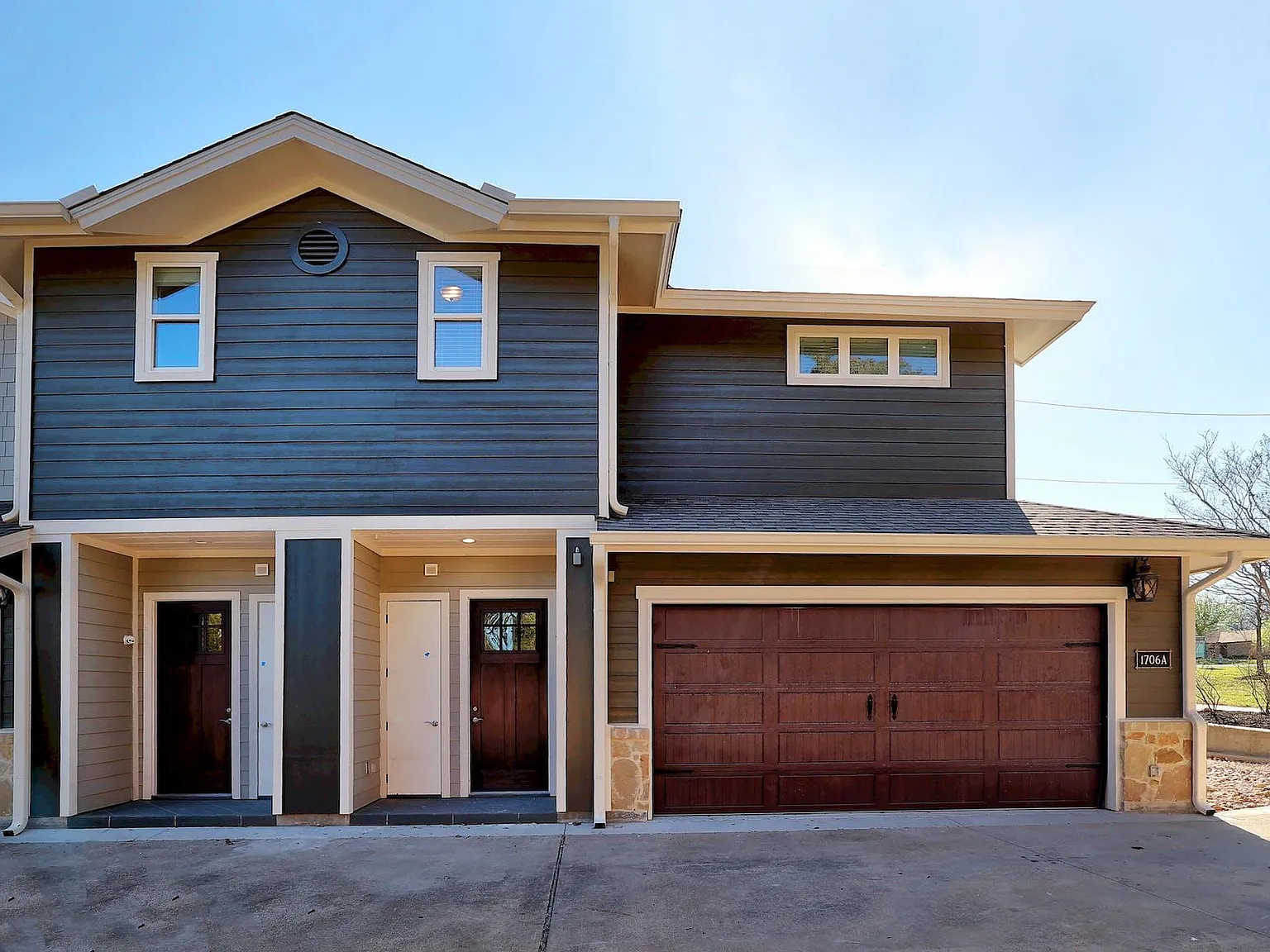 2 bed, 2.5 bath, 1300 sqft, $2,450 — Photo 1