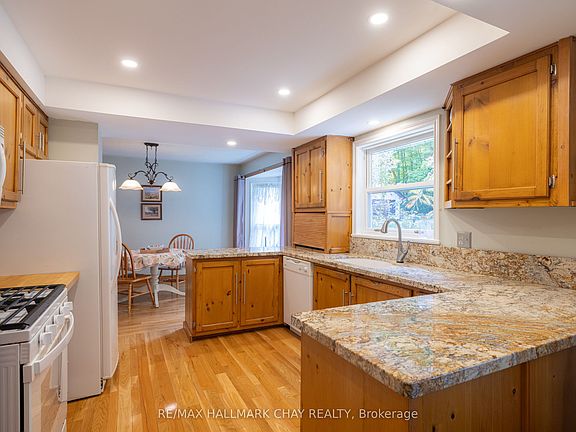 4th image of 372 Lakewood Dr
