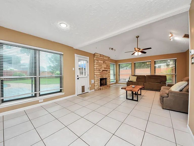 3310 Little Farms Ct — Photo 9