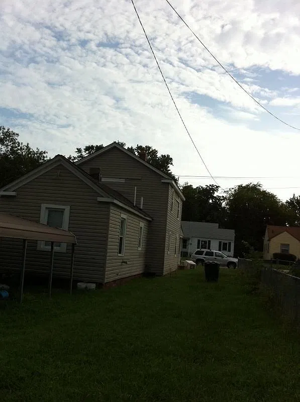 321 Pine Ave — Photo 2