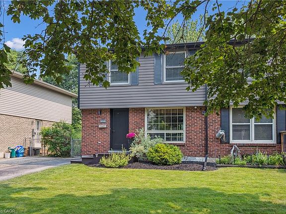 3rd image of 434 B Dunvegan Dr