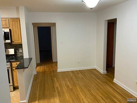 5th image of 408-410 Palisade Ave #B
