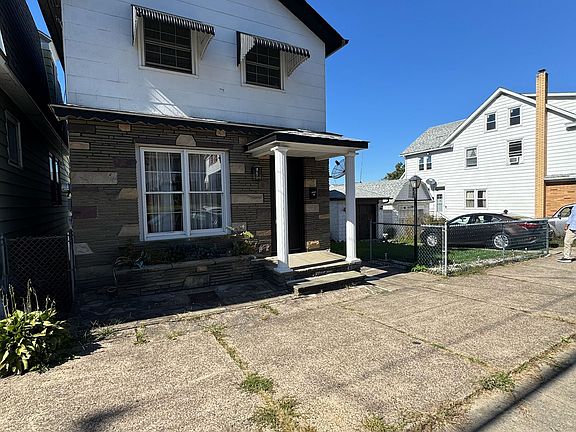 2nd image of 123 Brown St