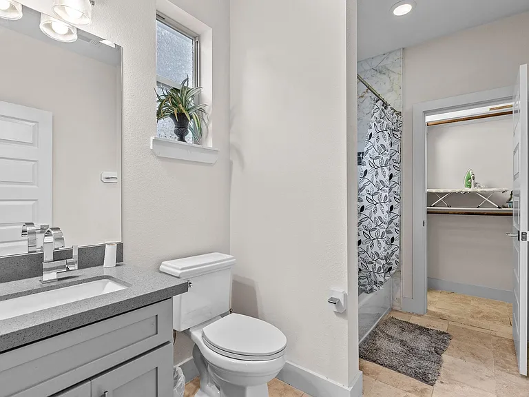 4831 Chenevert St — Photo 7