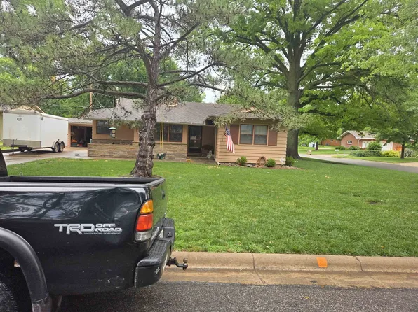 920 Santa Fe St, Newton, KS 67114