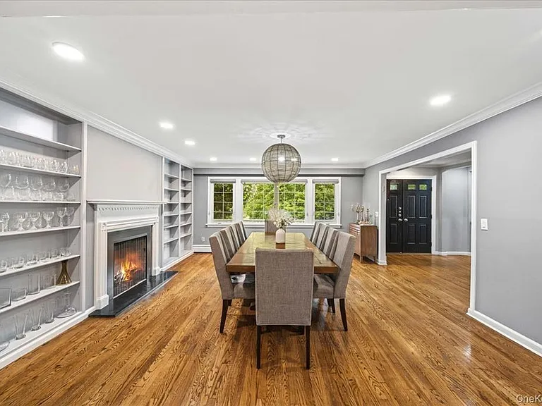 1127 Fordham Ln — Photo 14