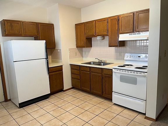 3rd image of 310 E Salem Ave #3