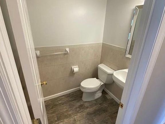 4th image of 194 Park Ave #194
