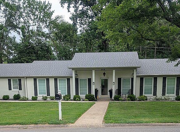 2nd image of 1519 Oxford Dr