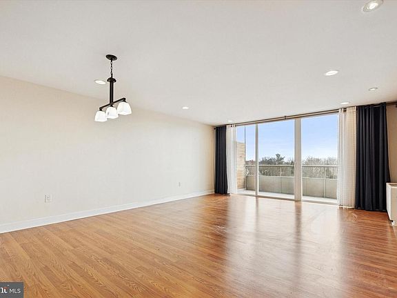 3rd image of 100 West Ave #609