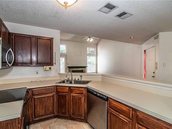 3rd image of 6921 Aston Dr