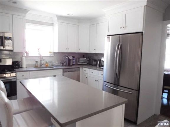 4th image of 3-12 26th St #1X