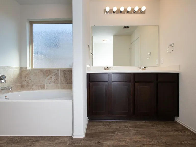 1003 Honey Locust Way — Photo 16